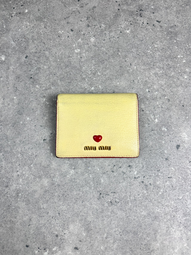 Miu Miu Leder Portemonnaie Gelb mit Herz-Detail