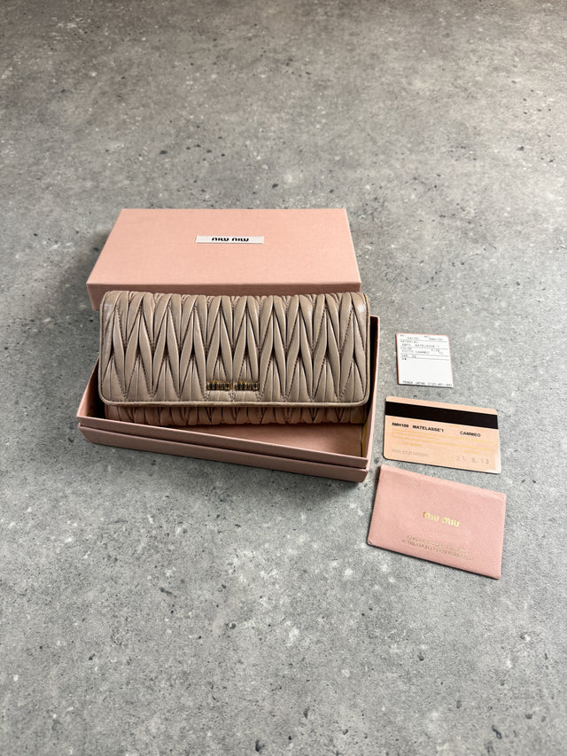 Miu Miu Matelassé Leder Portemonnaie Rosa Beige